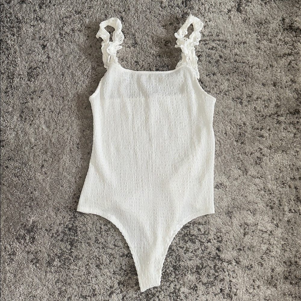 BB Dakota Steve Madden White Bodysuit with floral straps Women’s Size Large
